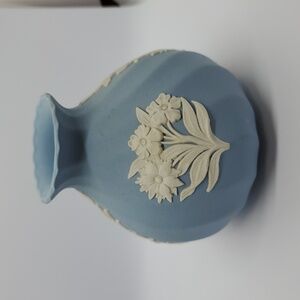 Wedgwood Jasperware Blue & White Floral Spiral Bud Vase